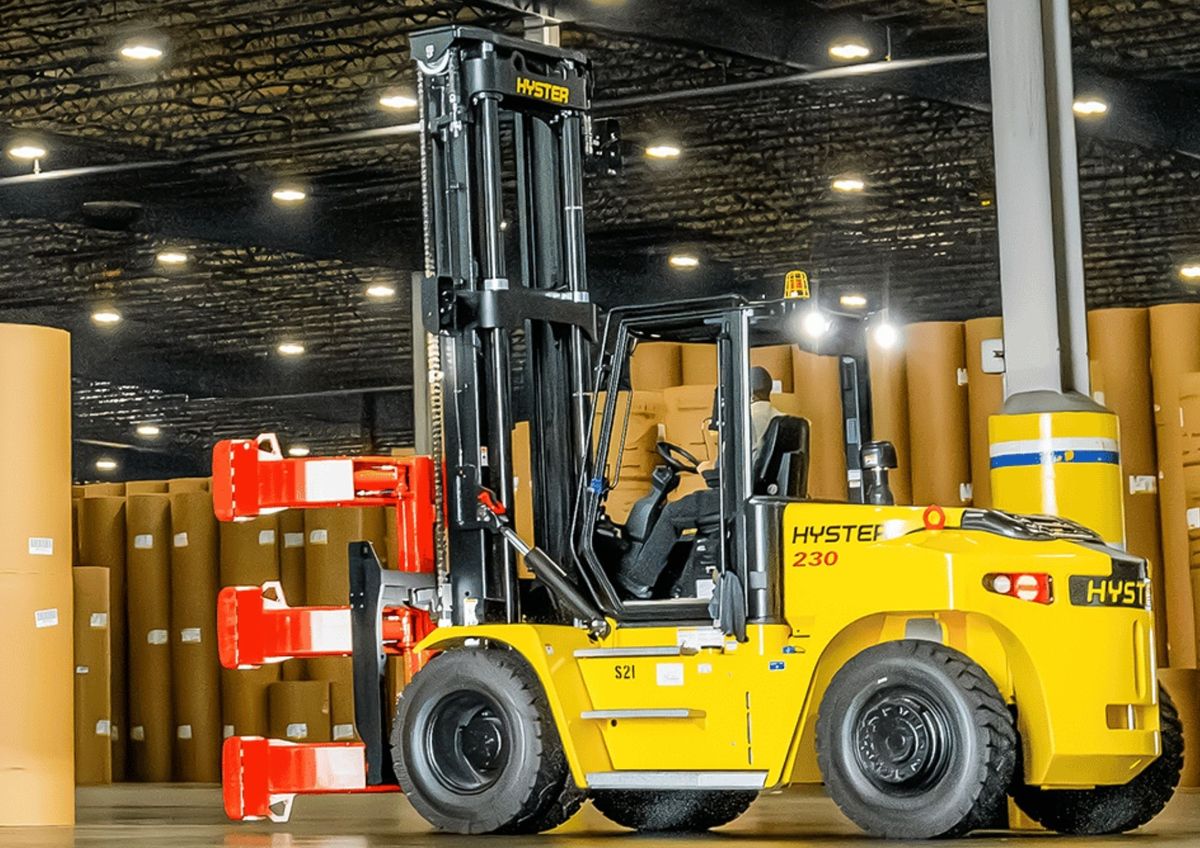 Hyster nagy teherbírású targonca a papírüzemben